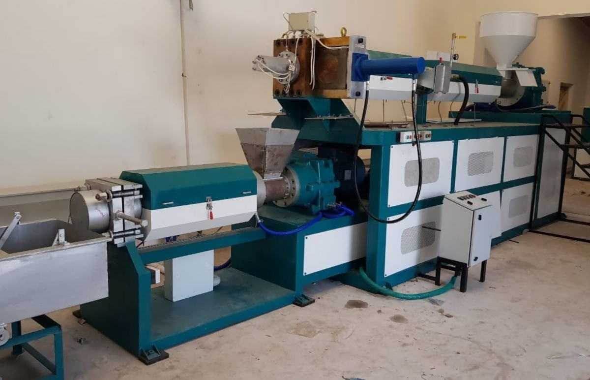 Endüstriyel Plastik İşleme Makinesi | 50 kW | 150 kg/saat Kapasite